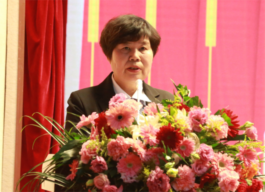 9U在线第一届党委班子选举大会---徐州市树恩中学总校长薛淑萍同志致开幕辞